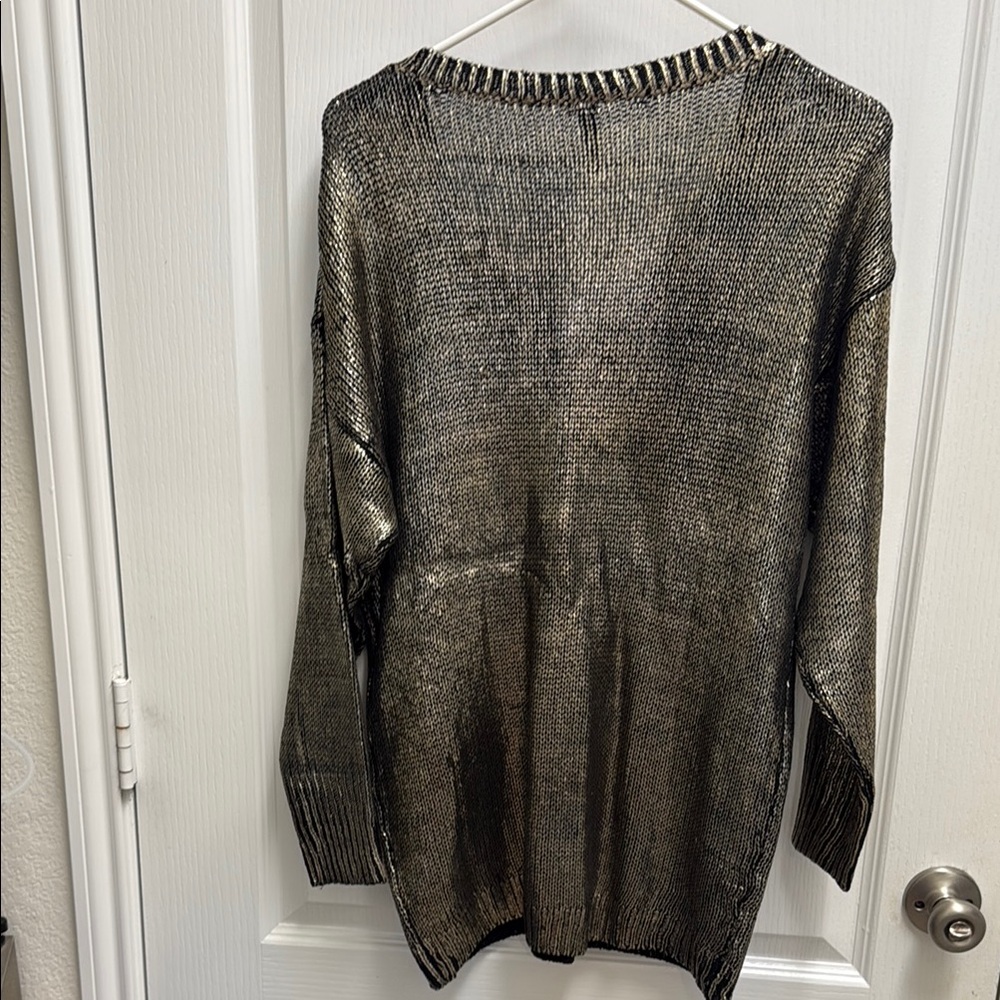 Metallic Knit V-Neck Sweater - Picture 5 of 9